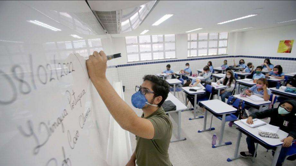 Mais de 900 professores aprovados em concurso público de Fortaleza são convocados